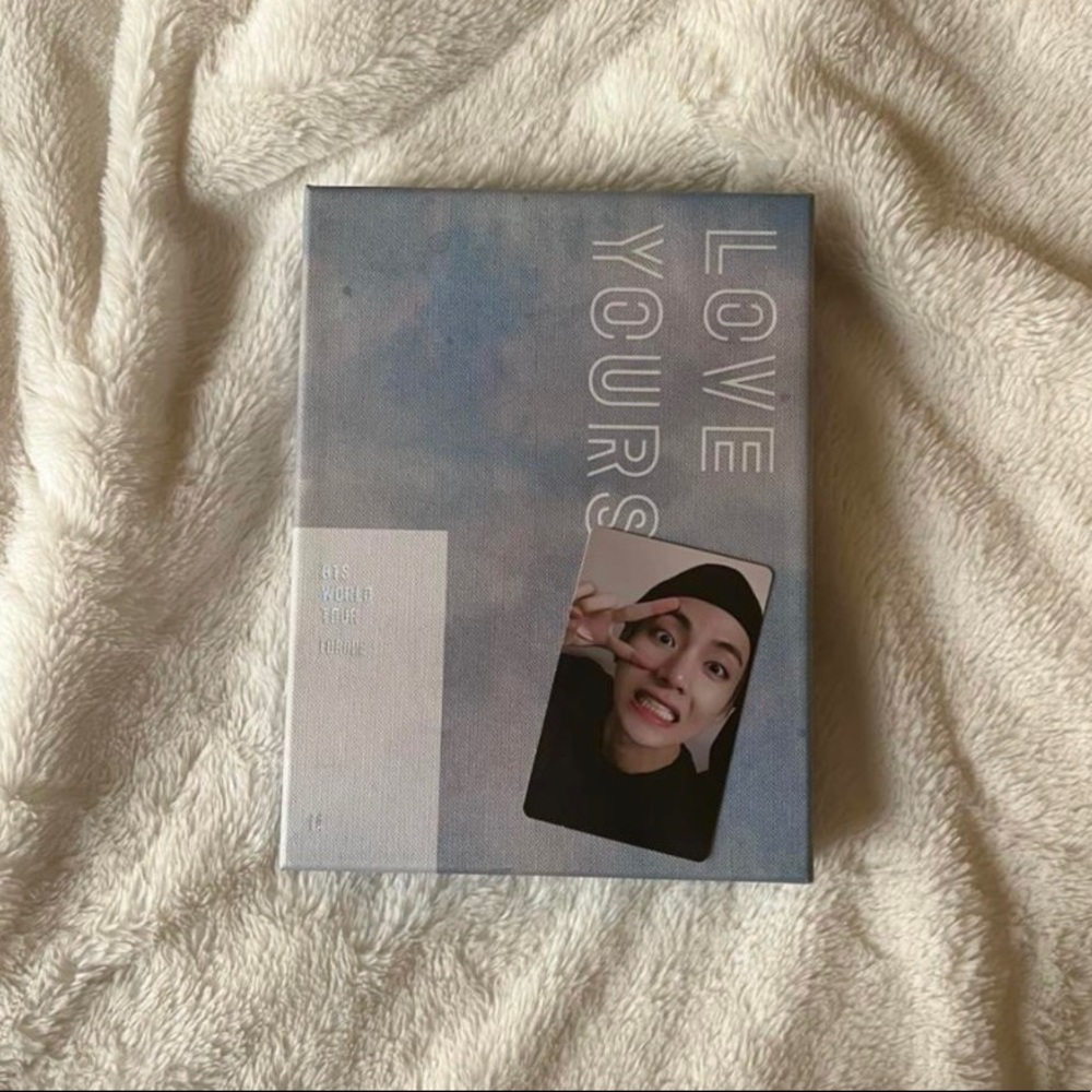 BTS Love Yourself World Tour in Europe DVD Full Set With V/Taehuyng Photocard.